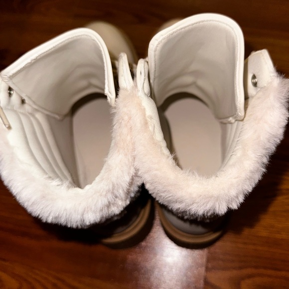 Boots - Picture 5 of 9